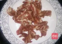 Illustration of how to make fried noodles with shredded pepper and pork slices 2