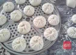 Illustration of how to make pork buns 16