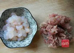 raw Illustration of how to make fried shrimp and minced meat wontons 1