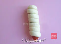 Illustration of how to make grilled sausage steamed buns 6