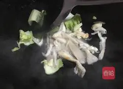 Illustration of how to make three delicacies wontons 3