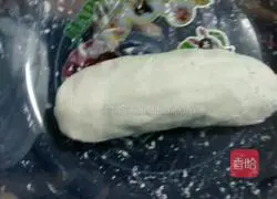 Illustration of how to make sesame and papaya glutinous rice balls 1