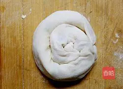 Illustration of how to make fermented scallion pancakes 13