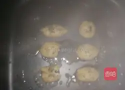 Illustration of how to make fish paste and flower dumplings buns 10