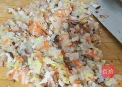 Illustration of how to make cabbage, mushroom and meat buns 6