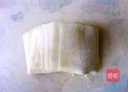 Illustration of how to make fresh meat wontons 3