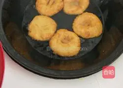 Illustration of how to make homely farm-style fried cakes 6