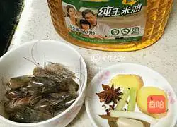 Homemade shrimp Illustration of how to make oil (shrimp meat to make dumpling stuffing and waste shrimp heads to make shrimp oil) 1