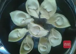 Illustration of how to make fried wontons 8