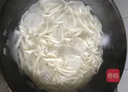 Illustration of how to make shredded eggplant noodles 7