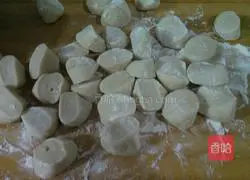 Illustration of how to make mutton and radish dumplings 10