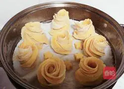 Illustration of how to make pumpkin version of rose steamed buns 7