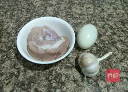 Illustration of how to make garlic salted egg patties 1