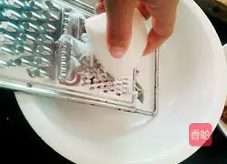 Illustration of how to make pan-fried shredded radish patties 2