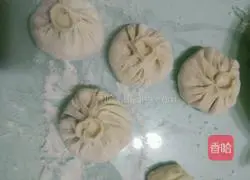 Illustration of how to make 12 buns (stuffed with radish and vermicelli) 12