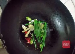 Illustration of how to make fried noodles with shredded vegetables and pork 6