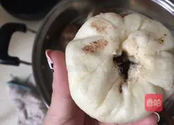 Illustration of how to make steamed buns with mushroom and bean paste 20