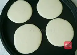 Illustration of how to make banana waffles 5