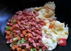 Illustration of how to make colorful fried rice 6