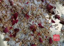 Sesame Rose Sugar Cake Recipe Illustration 3