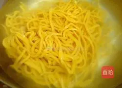 Illustration of how to make beef sauce noodles 12