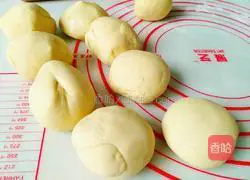  Illustration of how to make pumpkin and brown sugar scones 6