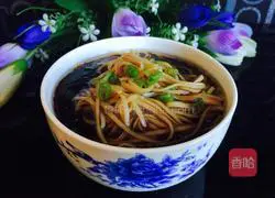 Illustration of how to make noodles with scallion oil 8