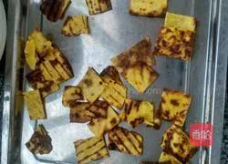 Illustration of how to make egg yolk cake 11