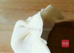 Scallion Illustration of how to make spicy sauce dumplings 1