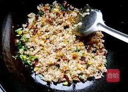 Illustration of how to make sausage and egg fried rice 7