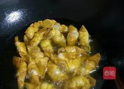 Illustration of how to make fried wontons 12