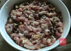 Illustration of how to make steamed meatloaf with mushrooms 6