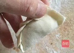 Illustration of how to make lace dumplings (leek and egg filling) 12