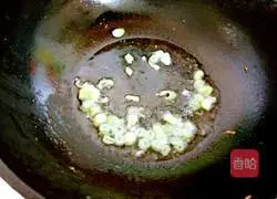 Illustration of how to make tomato, egg and tartary buckwheat noodles 5