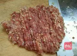 Illustration of how to make red meat dumplings 3