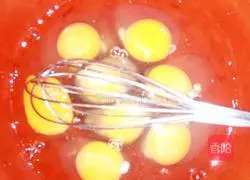 Illustration of how to make eggplant, egg and fungus dumplings 4