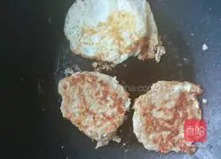 Illustration of how to make hamburger patties 6