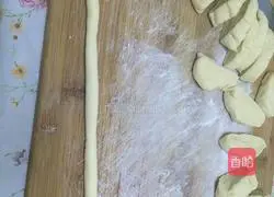 Illustration of how to make butterfly steamed buns 8