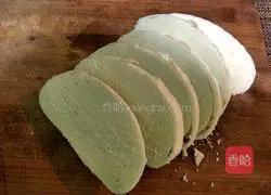 Illustration of how to make fried egg steamed bun slices 1