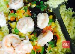 Illustration of how to make shrimp and egg fried rice 10