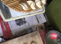 Illustration of how to make dumplings stuffed with celery, mushrooms and ham 4