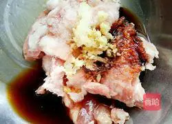 Illustration of how to make dumplings stuffed with lotus vegetables and meat 4