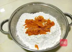 Illustration of how to make pumpkin meat buns 2