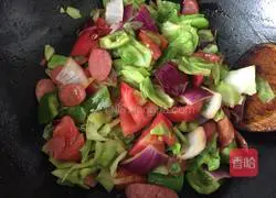 Illustration of how to make fried noodles with vegetables and ham 9