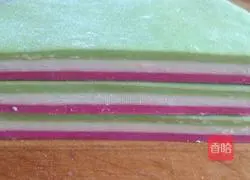 Illustration of how to make rainbow noodles 8
