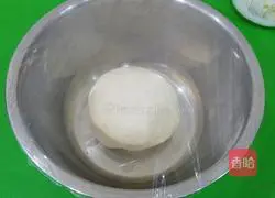 Illustration of how to make pumpkin blossom steamed buns 7