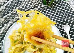 Illustration of how to make ice flower wontons 1