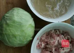 Illustration of how to make pork, cabbage and vermicelli buns 5