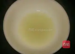 Illustration of how to make white steamed buns with red filling 3