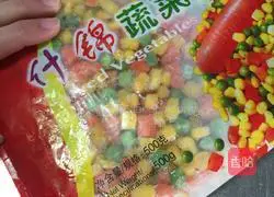 Illustration of how to make mixed fried rice 1